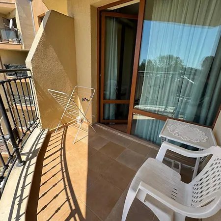 Menada Amadeus 1 Apartments, Sunny Lägenhet Slăntjev Brjag